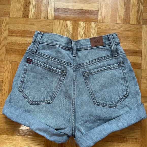 Urban outfiters mom short, size 24 - Picture 2 of 3